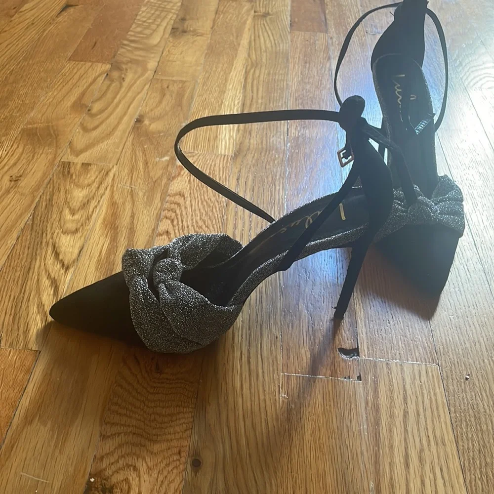 Pointed Heels - Picture 2 of 5